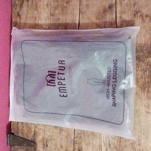 Empetua High-Waisted Shaping Leggings Size Medium NWT